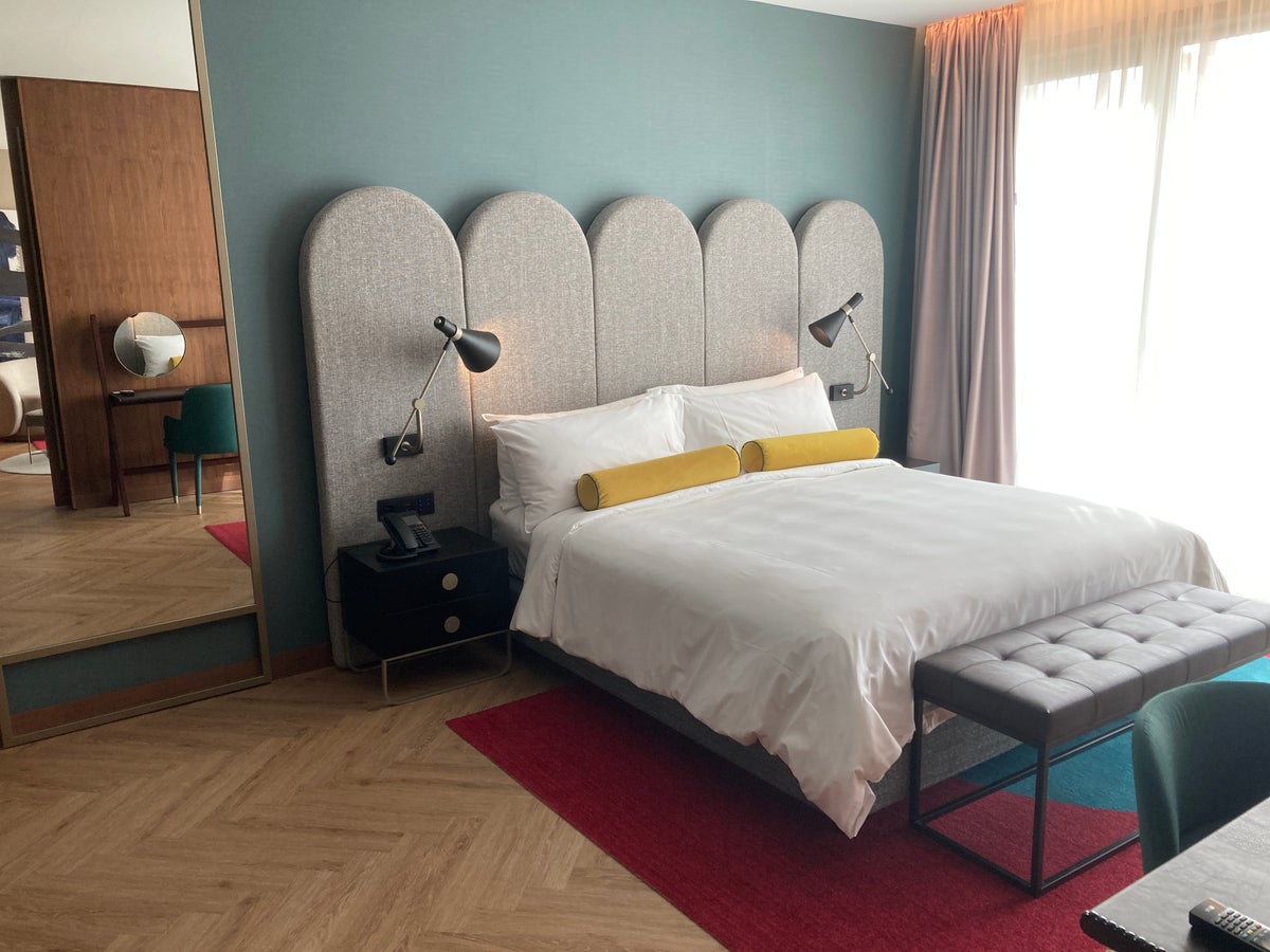 Renaissance Porto Lapa Hotel suite bedroom