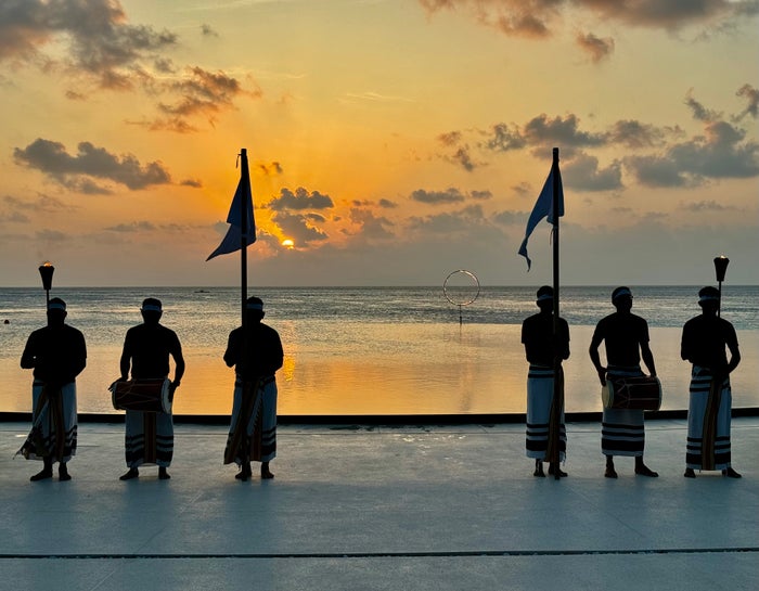Ritz Carlton Fari Islands Eau Bar performance Ritz Carlton Fari Islands Eau Bar performance