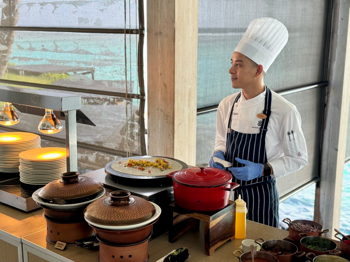 Ritz Carlton Fari Islands FnB La Locanda breakfast chef station 