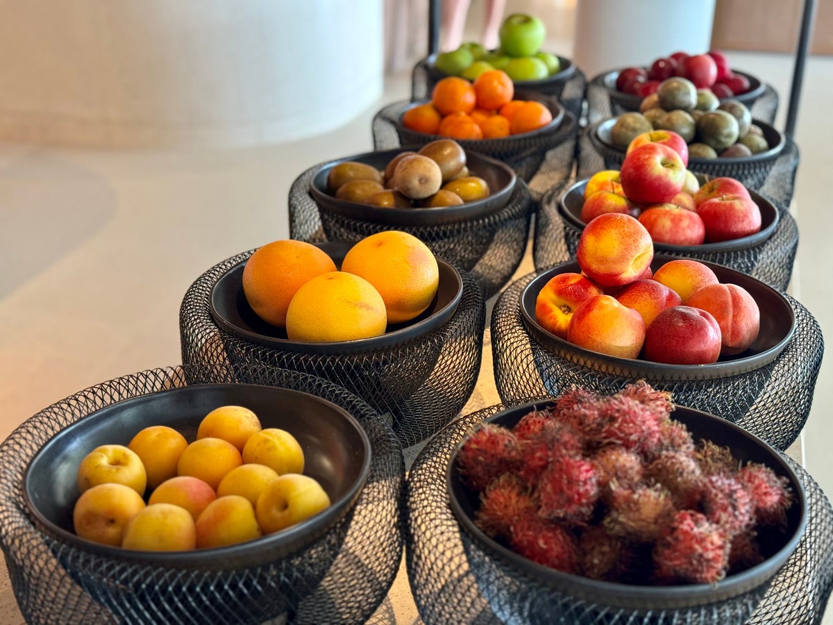 Ritz Carlton Fari Islands FnB La Locanda breakfast fruit