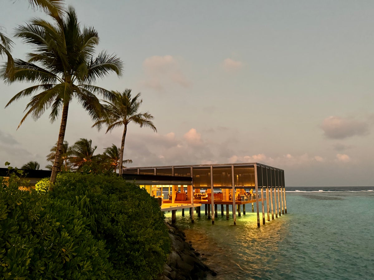 Ritz Carlton Fari Islands FnB La Locanda by night