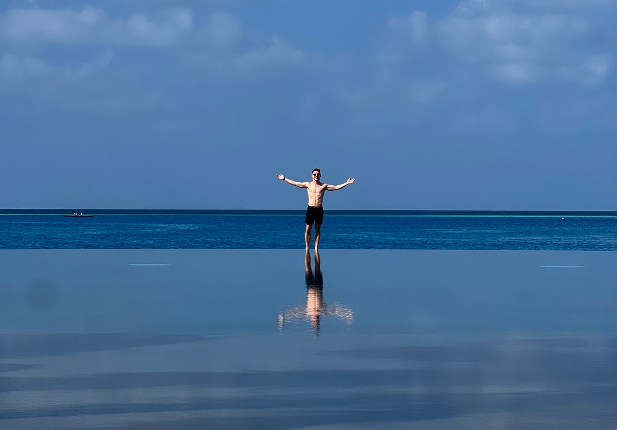 Ritz Carlton Fari Islands pool at Eau Bar 