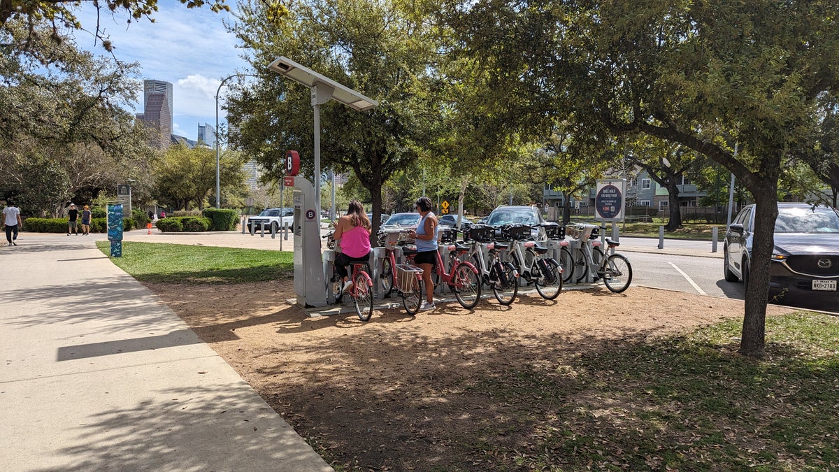 Thompson Houston Buffalo Bayou bike trail bike rentals