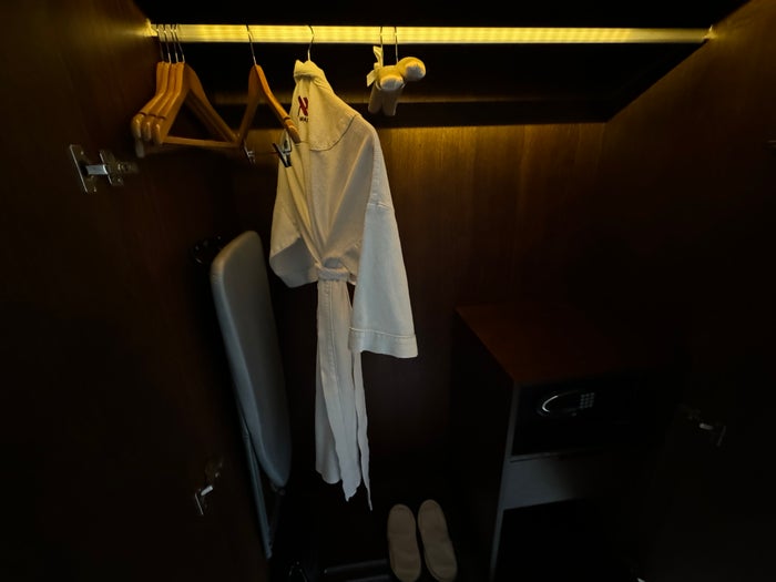 Weligama Bay Marriott king room closet