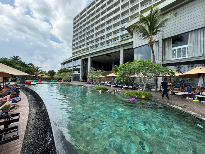 Weligama Bay Marriott left pool