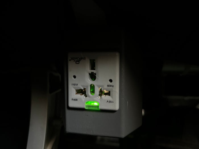 AA 738 LGA DFW power outlet AA 738 LGA DFW power outlet
