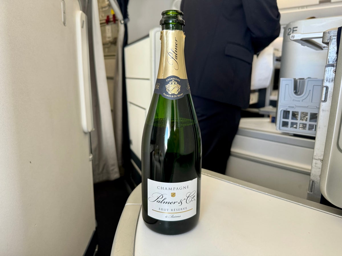 Air France Business Class Airbus A350 FnB Champagne