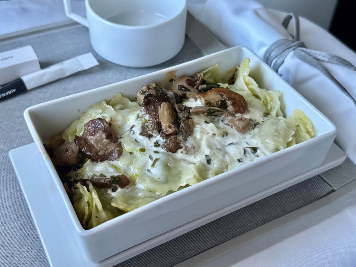 Air France Business Class Airbus A350 FnB landing meal pasta