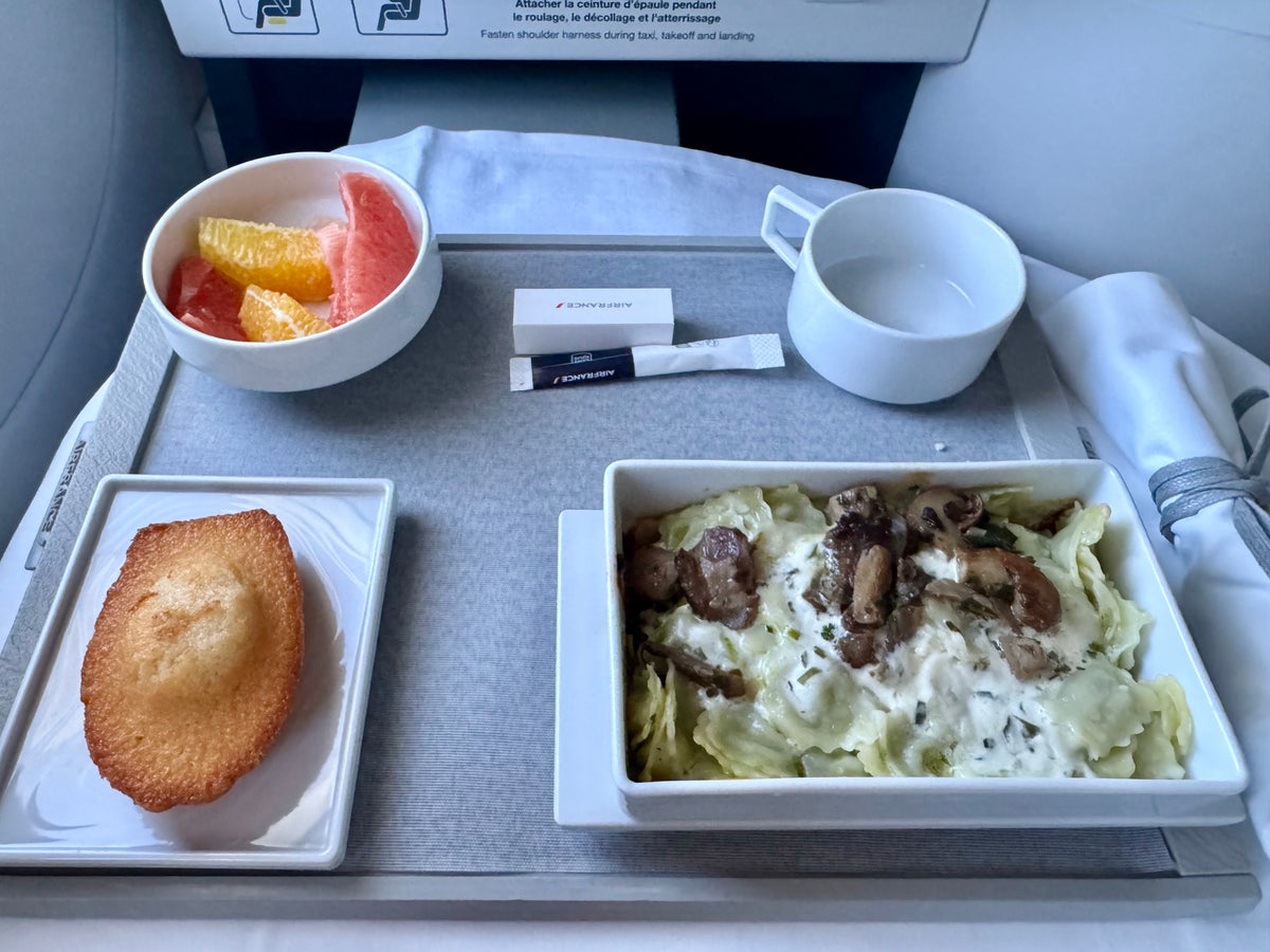 Air France Business Class Airbus A350 FnB landing meal