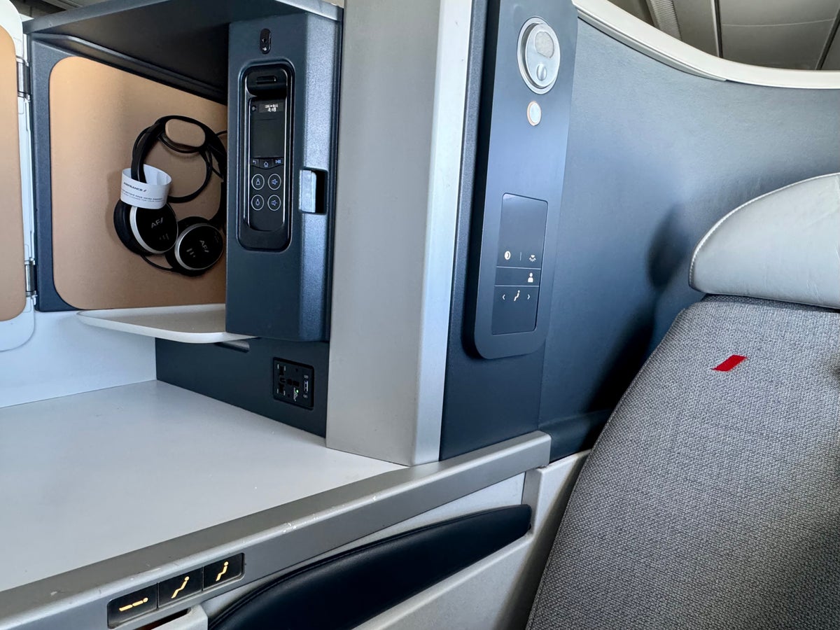 Air France Business Class Airbus A350 seat 