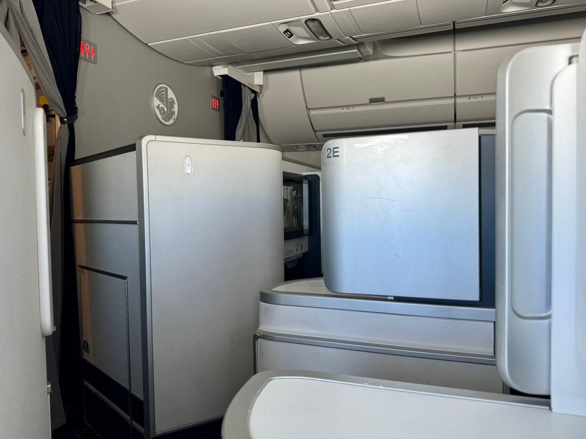 Air France Business Class Airbus A350 seat privacy 