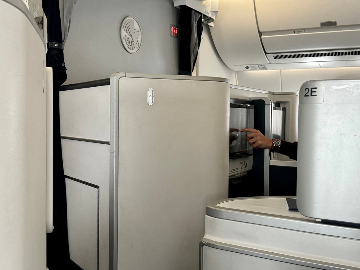 Air France Business Class Airbus A350 seat privacy