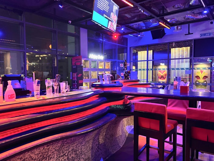 Aloft Kuala Lumpur Sentral MAI Bar evening Aloft Kuala Lumpur Sentral MAI Bar evening