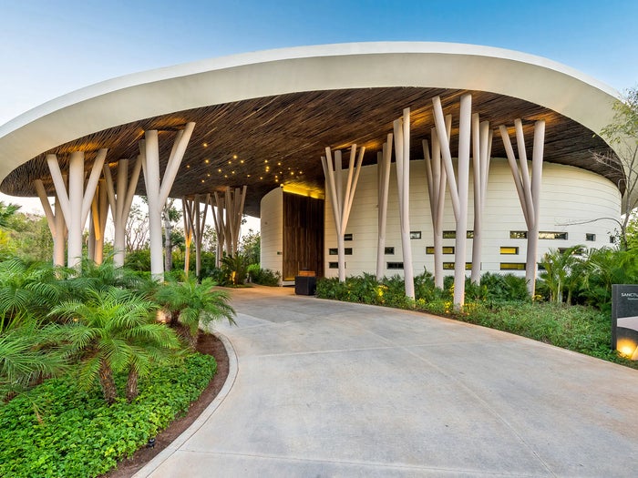 Andaz Mayakoba Resort Riviera Maya The driveway and entrance to Andaz Mayakoba Resort Riviera Maya.
