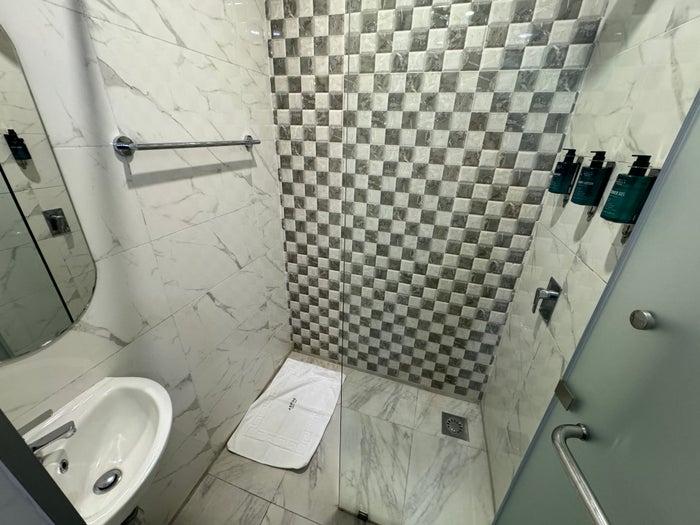 Aspire Lounge NBO shower Aspire Lounge NBO shower