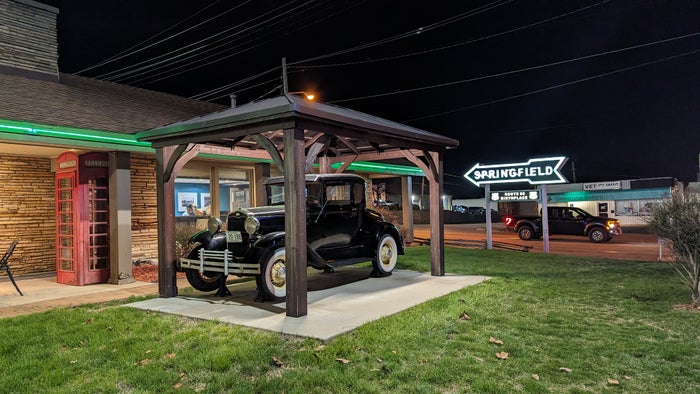 Best Western Rail Haven Springfield old car and phone booth 