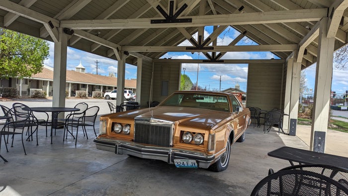 Best Western Rail Haven Springfield patio with car 