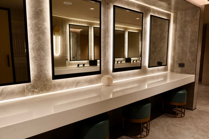 Chase Sapphire Lounge Bathroom