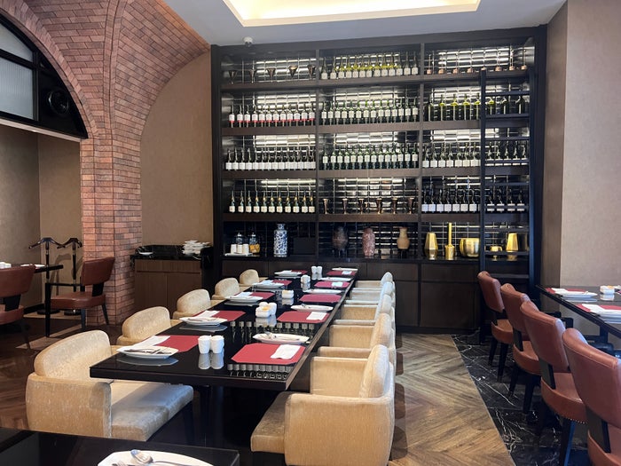 Hotel Stripes Kuala Lumpur Autograph Collection Brassiere 25 seating and wine collection