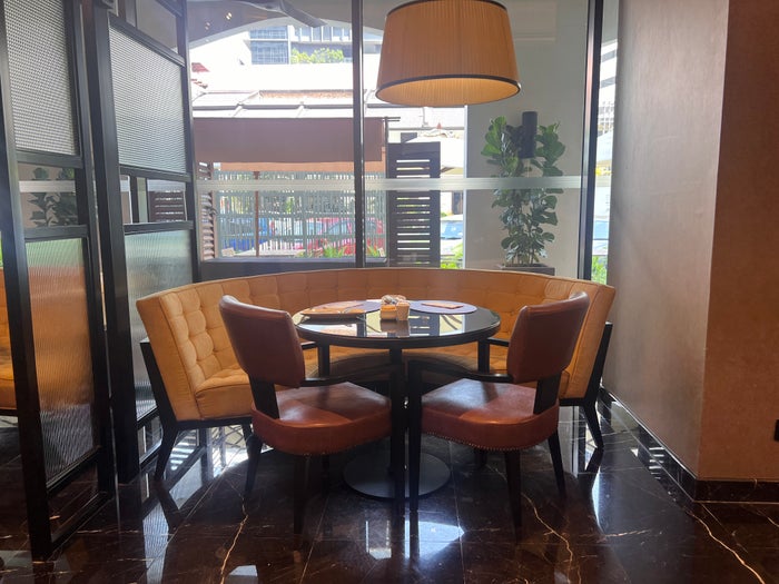 Hotel Stripes Kuala Lumpur Autograph Collection Brassiere seating booth