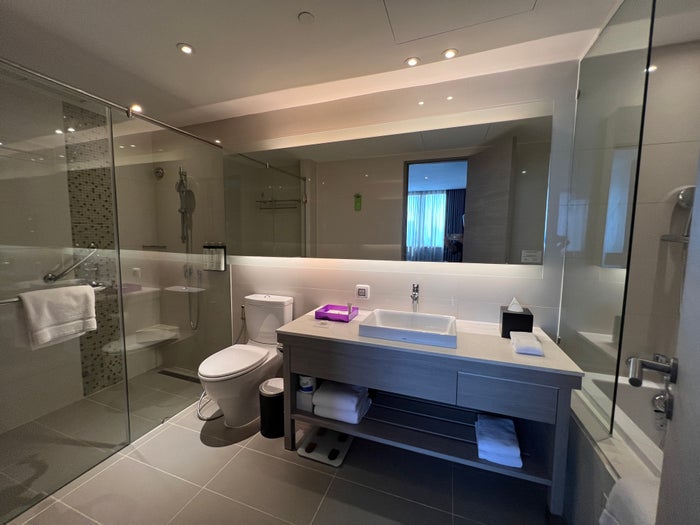 Hyatt Place Bangkok Sukhumvit bathroom wide view Hyatt Place Bangkok Sukhumvit bathroom wide view