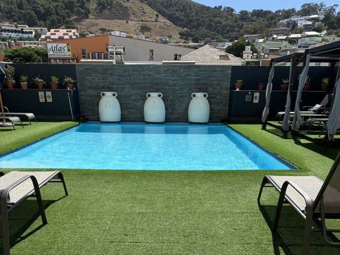 Hyatt Regency Cape Town pool seating