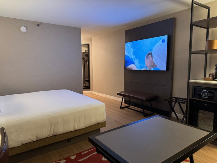 Hyatt Regency San Antonio Riverwalk bedroom tv and bench Hyatt Regency San Antonio Riverwalk bedroom tv and bench