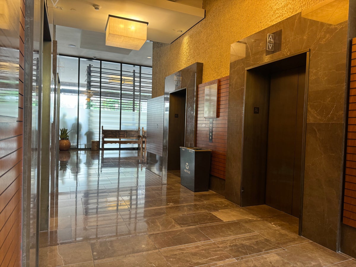 Hyatt Regency San Antonio Riverwalk elevator waiting area