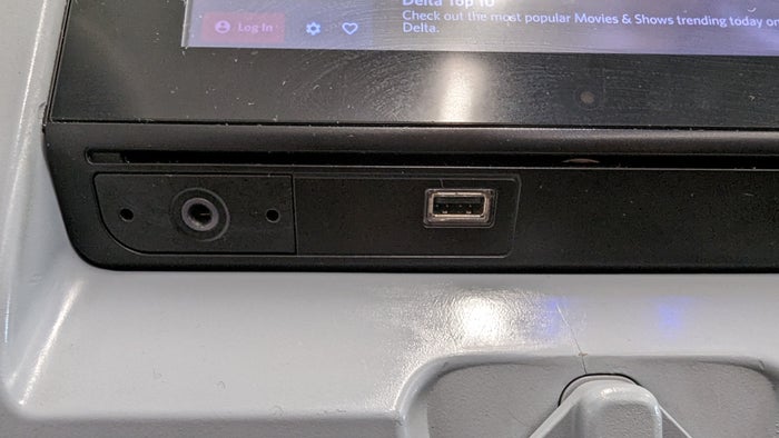IAH to ATL Delta flight review IFE headphone jack IAH to ATL Delta flight review IFE headphone jack