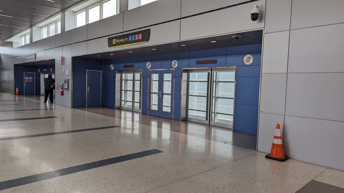 IAH to ATL Delta flight review Terminal A IAH Skyway train platform