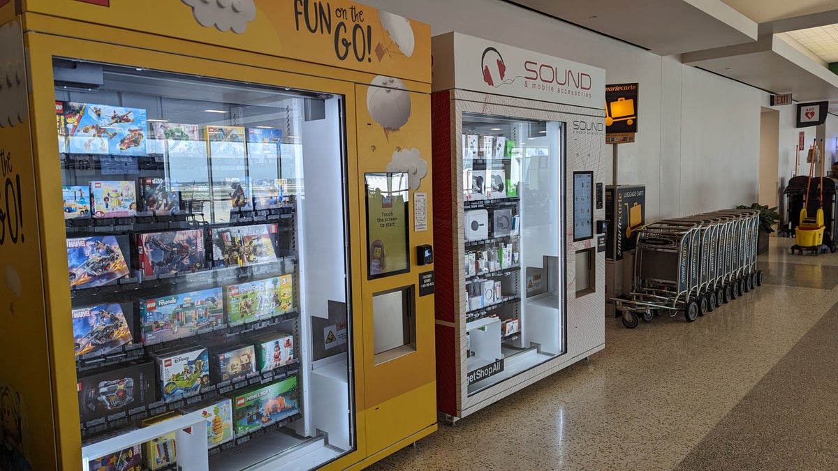 IAH to ATL Delta flight review Terminal A IAH vending machines