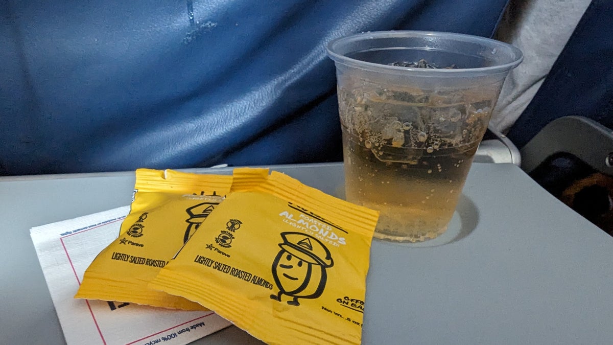 IAH to ATL Delta flight review drink and nuts