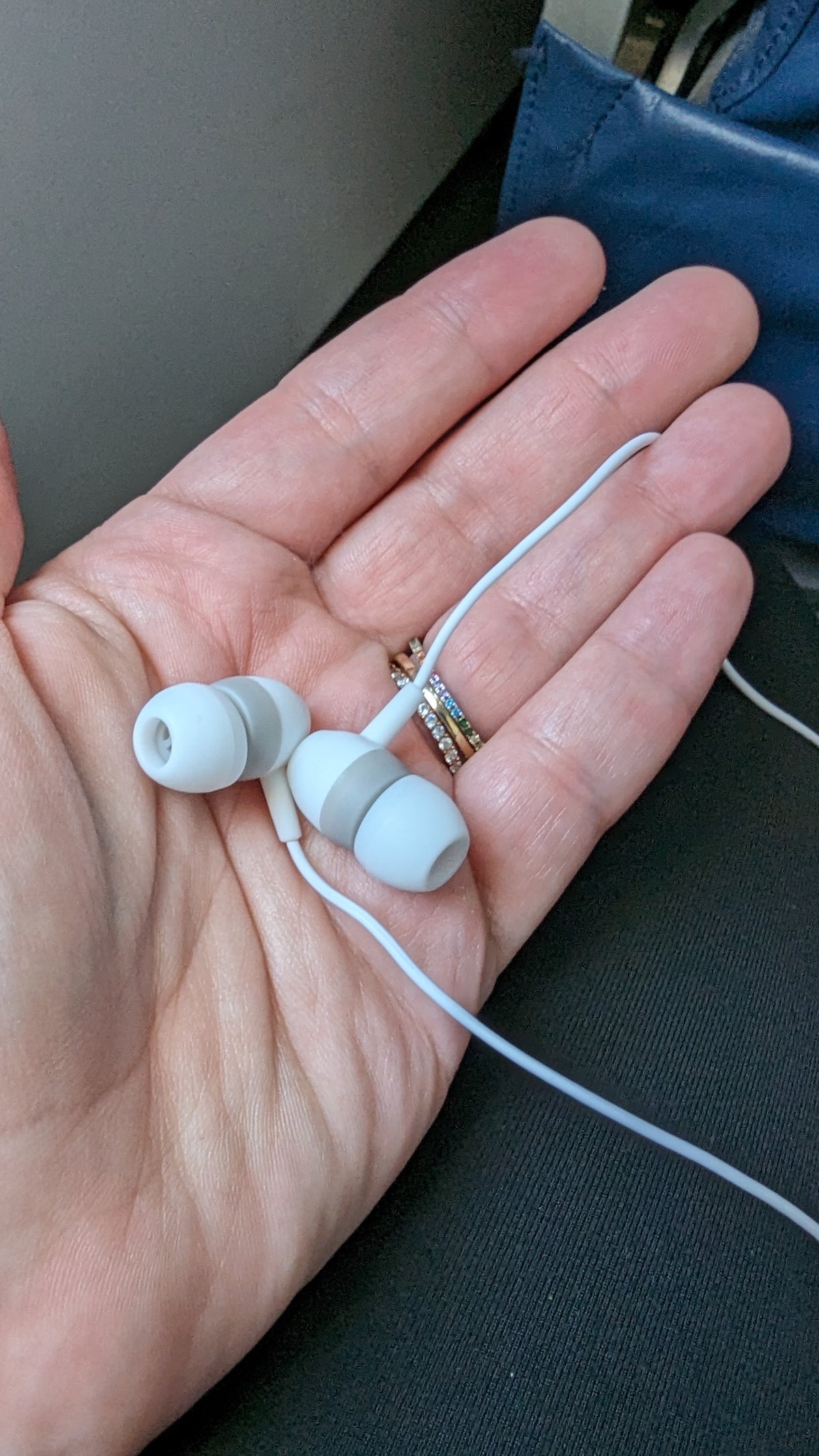 IAH to ATL Delta flight review earbuds 