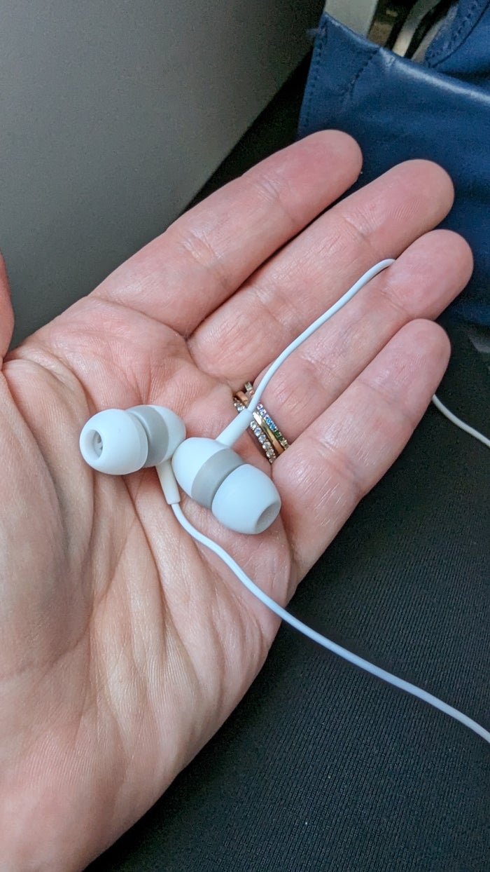 IAH to ATL Delta flight review earbuds IAH to ATL Delta flight review earbuds