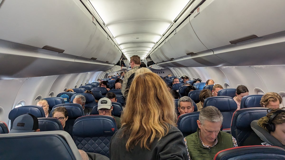IAH to ATL Delta flight review full cabin