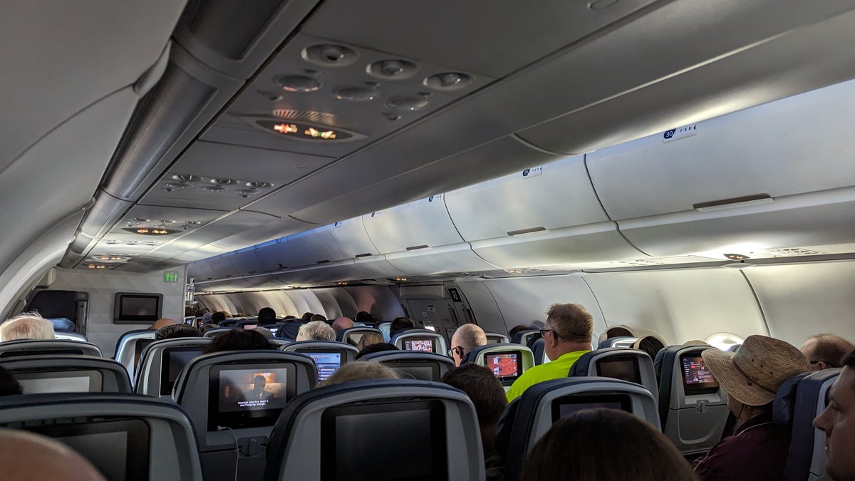 IAH to ATL Delta flight review main cabin seating