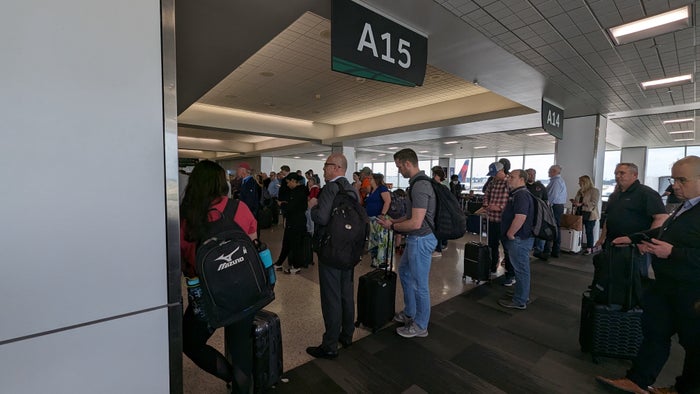 IAH to ATL Delta flight review packed gate IAH to ATL Delta flight review packed gate