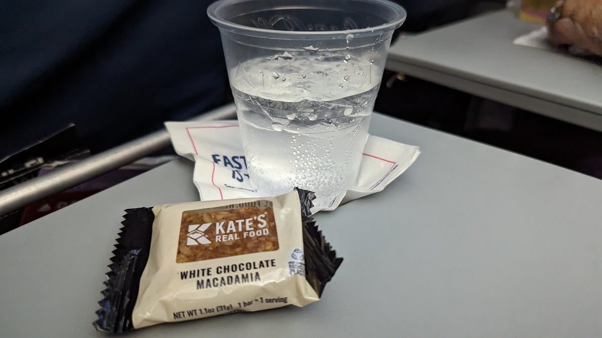 IAH to ATL Delta flight review snacks and drinks