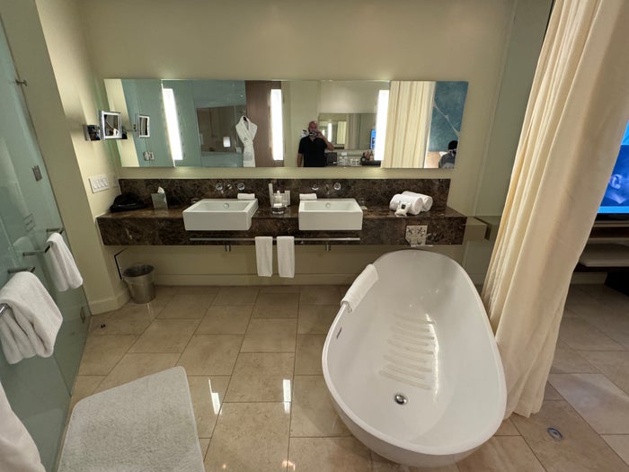 JW Marriott Panama Counter and Sinks JW Marriott Panama Counter and Sinks