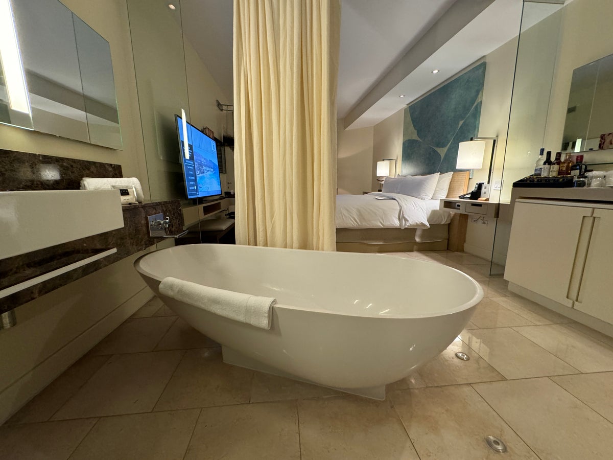 JW Marriott Panama Standalone Bathtub 