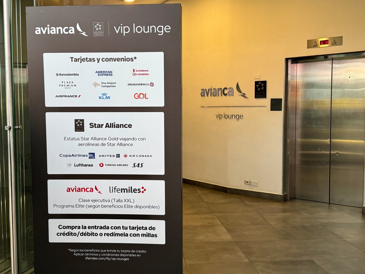 KLM Boeing 78X Business Class Bogota Airport Avianca Lounge entry requirements