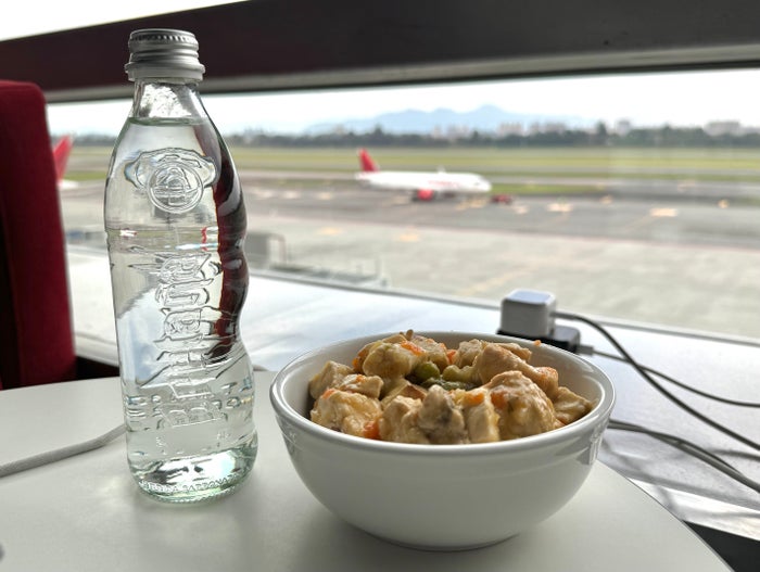 KLM Boeing 78X Business Class Bogota Airport Avianca Lounge food 
