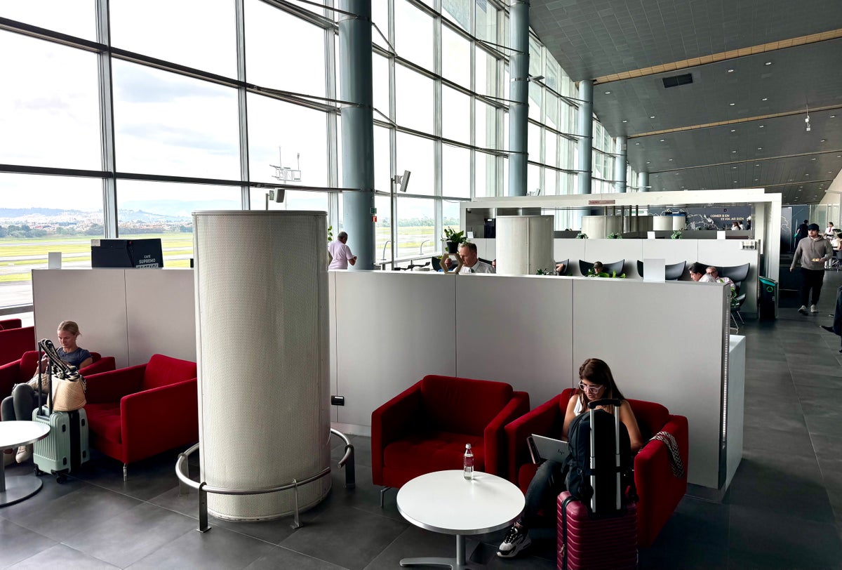 KLM Boeing 78X Business Class Bogota Airport Avianca Lounge seating