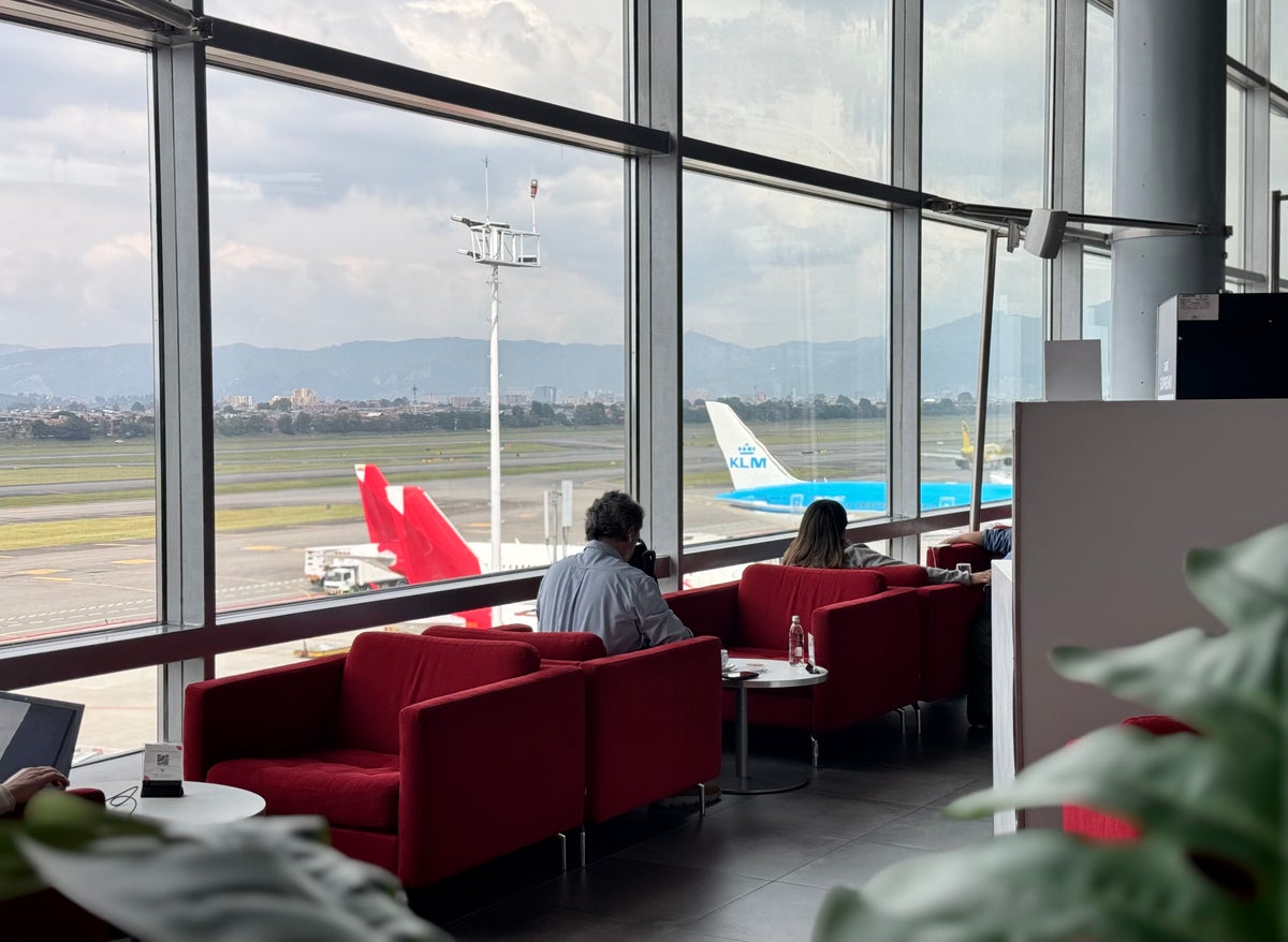 KLM Boeing 78X Business Class Bogota Airport Avianca Lounge