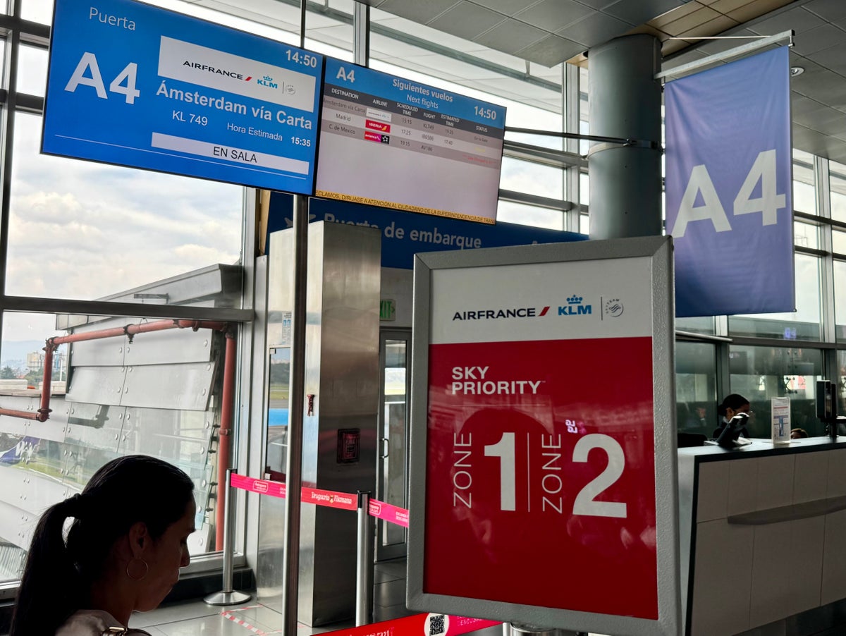 KLM Boeing 78X Business Class Bogota Airport gate