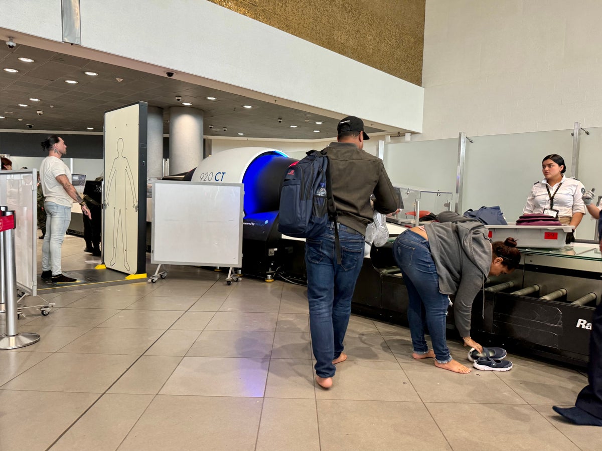 KLM Boeing 78X Business Class Bogota Airport security