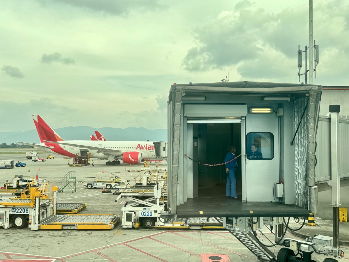 KLM Boeing 78X Business Class Bogota departure