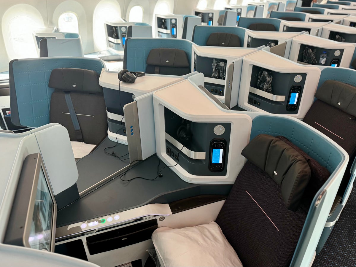 KLM Boeing 78X Business Class cabin 6