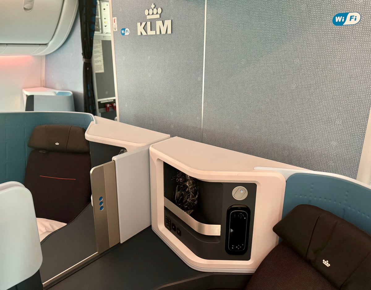 KLM Boeing 78X Business Class cabin 