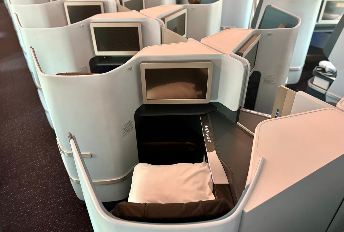 KLM Boeing 78X Business Class cabin 